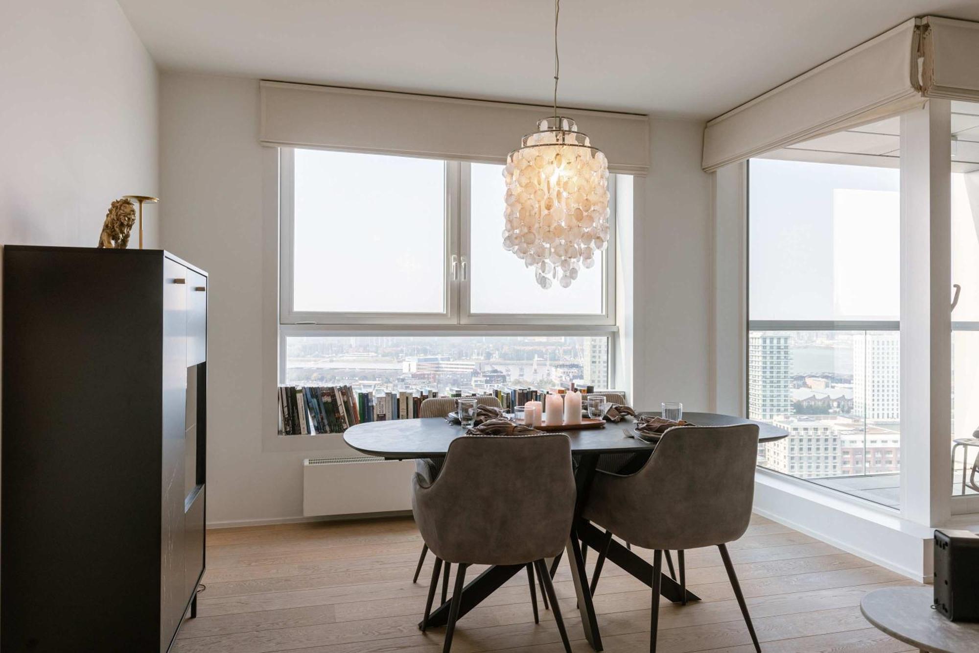 Modern With Views & 2 Bedrooms Antwerpen