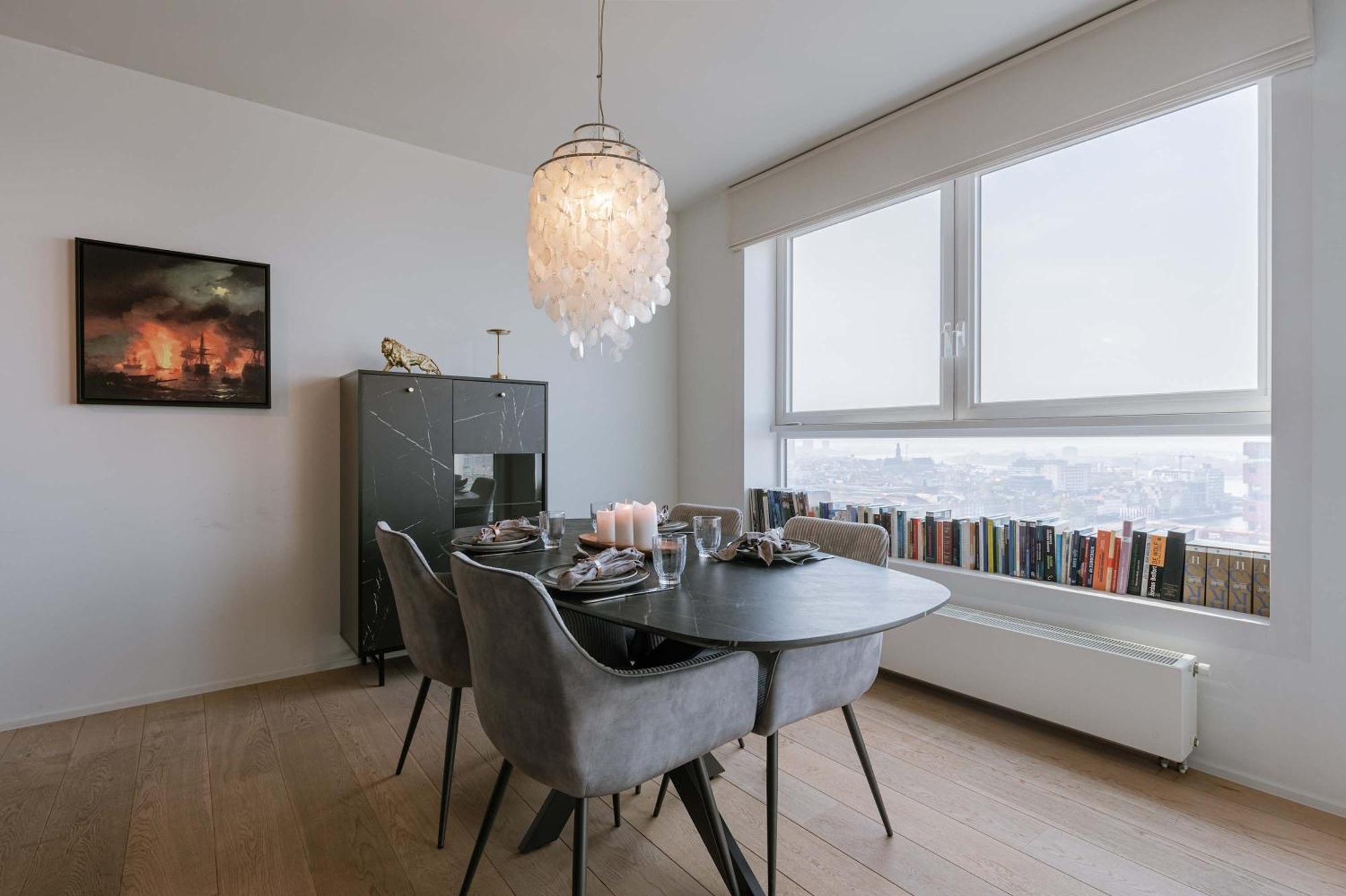 Modern With Views & 2 Bedrooms Antwerpen