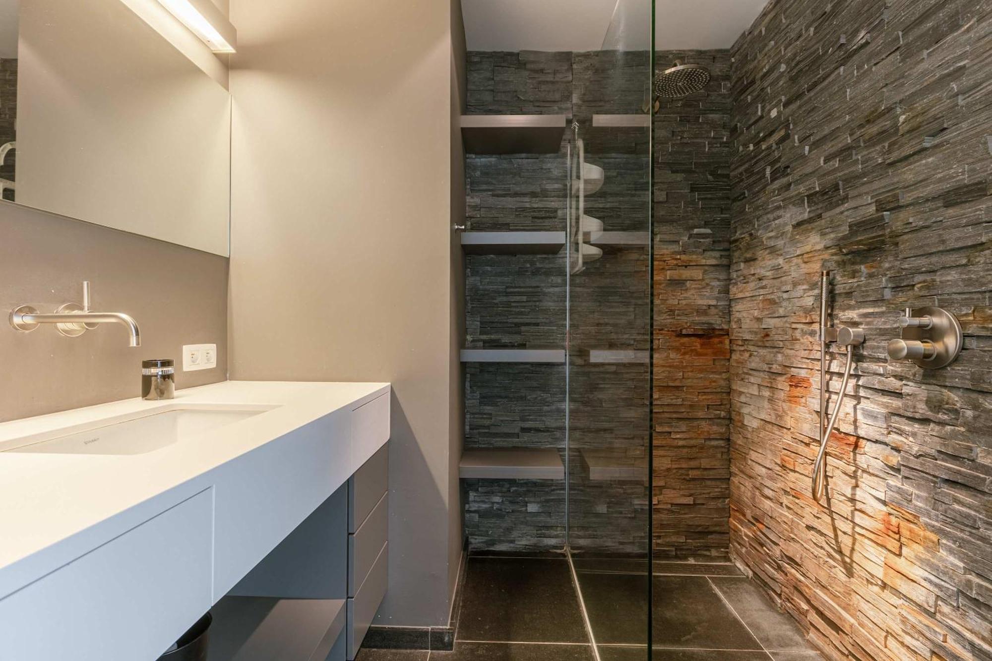 Modern With Views & 2 Bedrooms